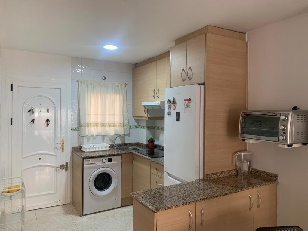 Alquilo Hermoso Apartamento En La Paradisiaca Oropesa Del Mar, 2Habitaciones, 1 Bano, Cocina, Salon, Aire Acondicionado Y Balcon A 400 Metros De La Playa Morro De Gos, Muy Cerca De Supermercados, Comercios Y Bares Luaran gambar