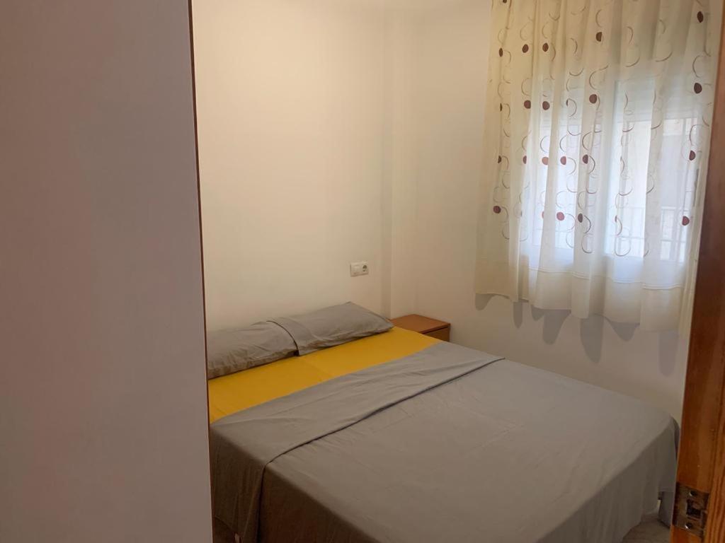 Alquilo Hermoso Apartamento En La Paradisiaca Oropesa Del Mar, 2Habitaciones, 1 Bano, Cocina, Salon, Aire Acondicionado Y Balcon A 400 Metros De La Playa Morro De Gos, Muy Cerca De Supermercados, Comercios Y Bares Luaran gambar