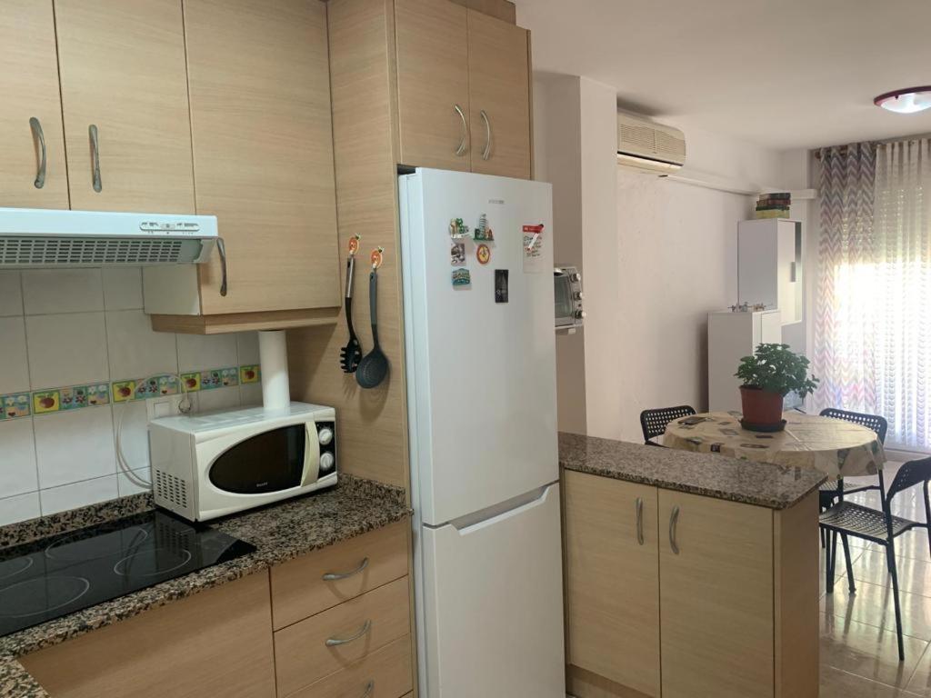 Alquilo Hermoso Apartamento En La Paradisiaca Oropesa Del Mar, 2Habitaciones, 1 Bano, Cocina, Salon, Aire Acondicionado Y Balcon A 400 Metros De La Playa Morro De Gos, Muy Cerca De Supermercados, Comercios Y Bares Luaran gambar