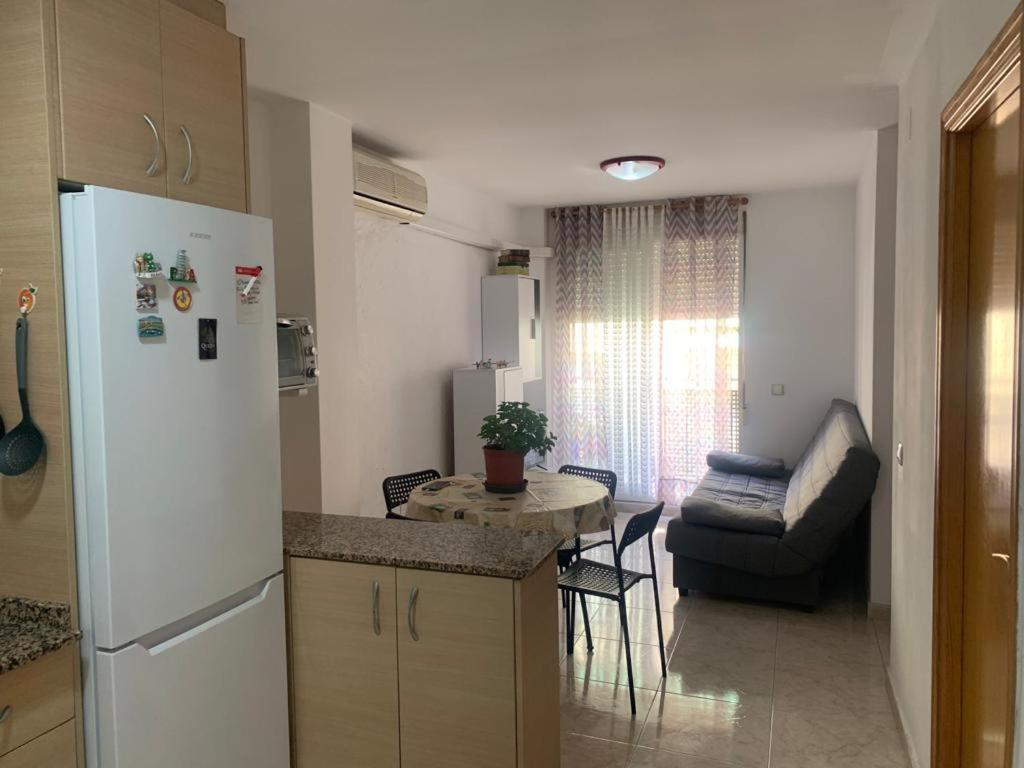 Alquilo Hermoso Apartamento En La Paradisiaca Oropesa Del Mar, 2Habitaciones, 1 Bano, Cocina, Salon, Aire Acondicionado Y Balcon A 400 Metros De La Playa Morro De Gos, Muy Cerca De Supermercados, Comercios Y Bares Luaran gambar