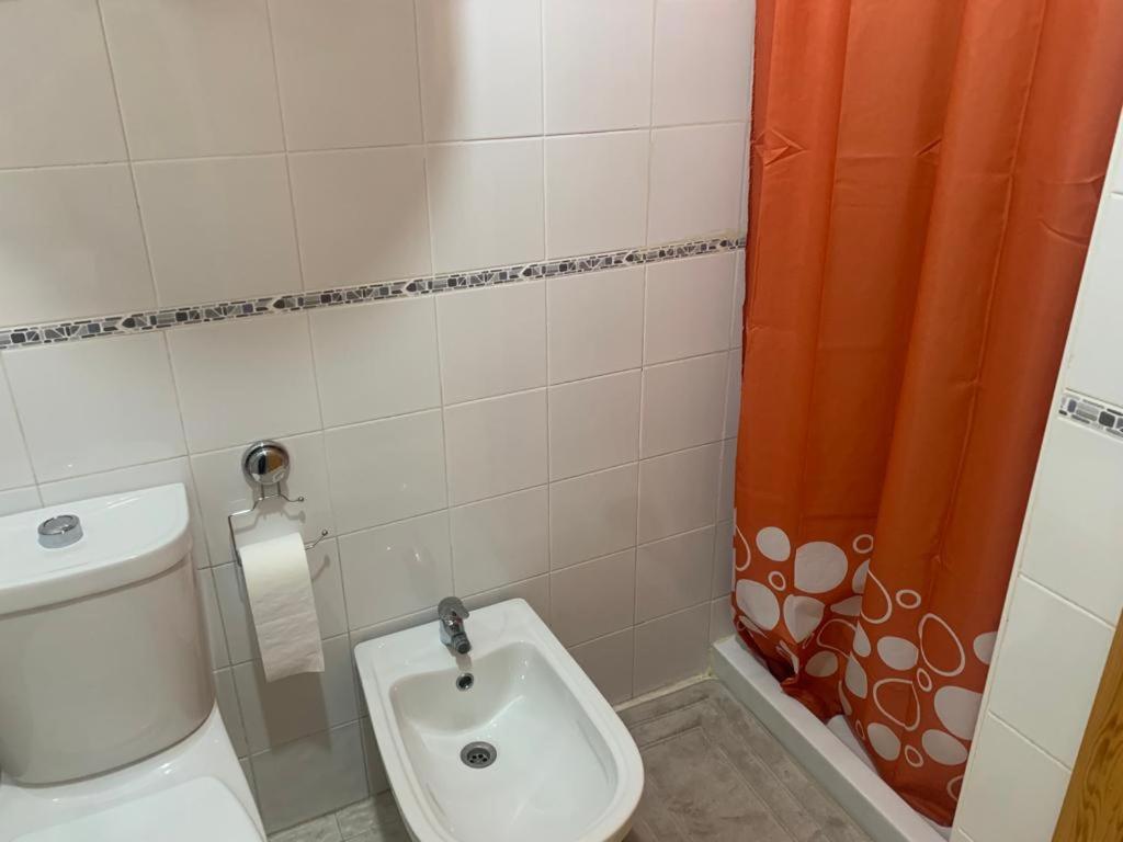 Alquilo Hermoso Apartamento En La Paradisiaca Oropesa Del Mar, 2Habitaciones, 1 Bano, Cocina, Salon, Aire Acondicionado Y Balcon A 400 Metros De La Playa Morro De Gos, Muy Cerca De Supermercados, Comercios Y Bares Luaran gambar
